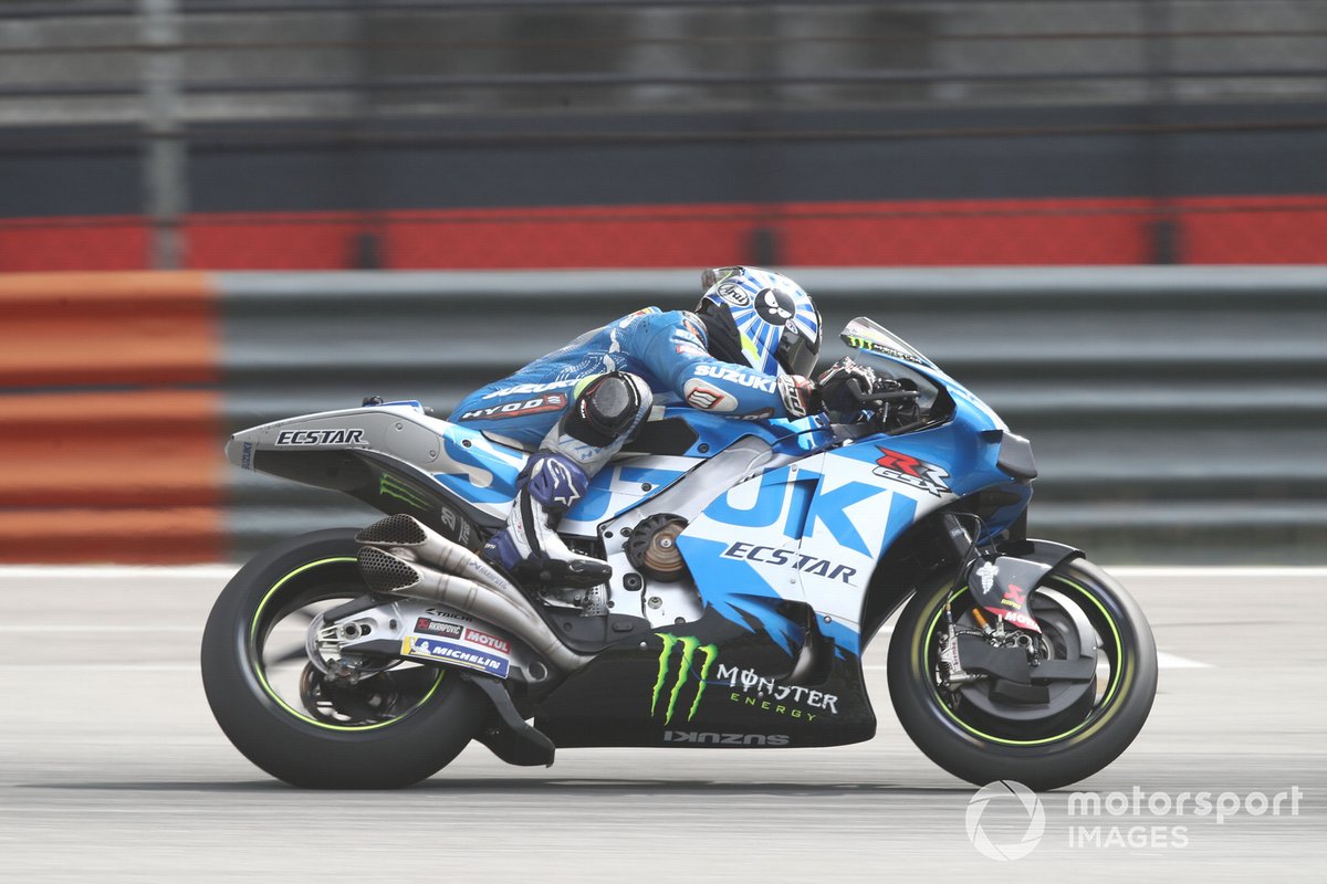 Takuya Tsuda, Team Suzuki MotoGP, evita una caída