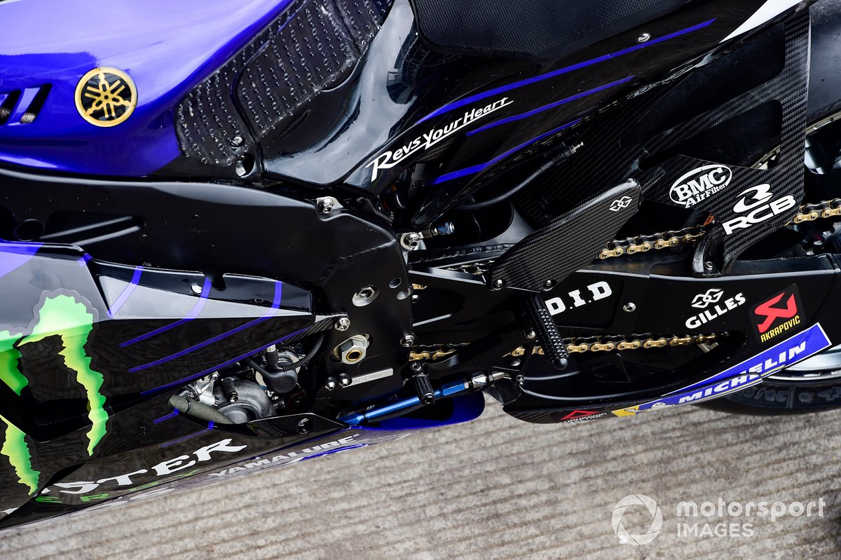 Yamaha Factory Racing ensucia la moto con arena
